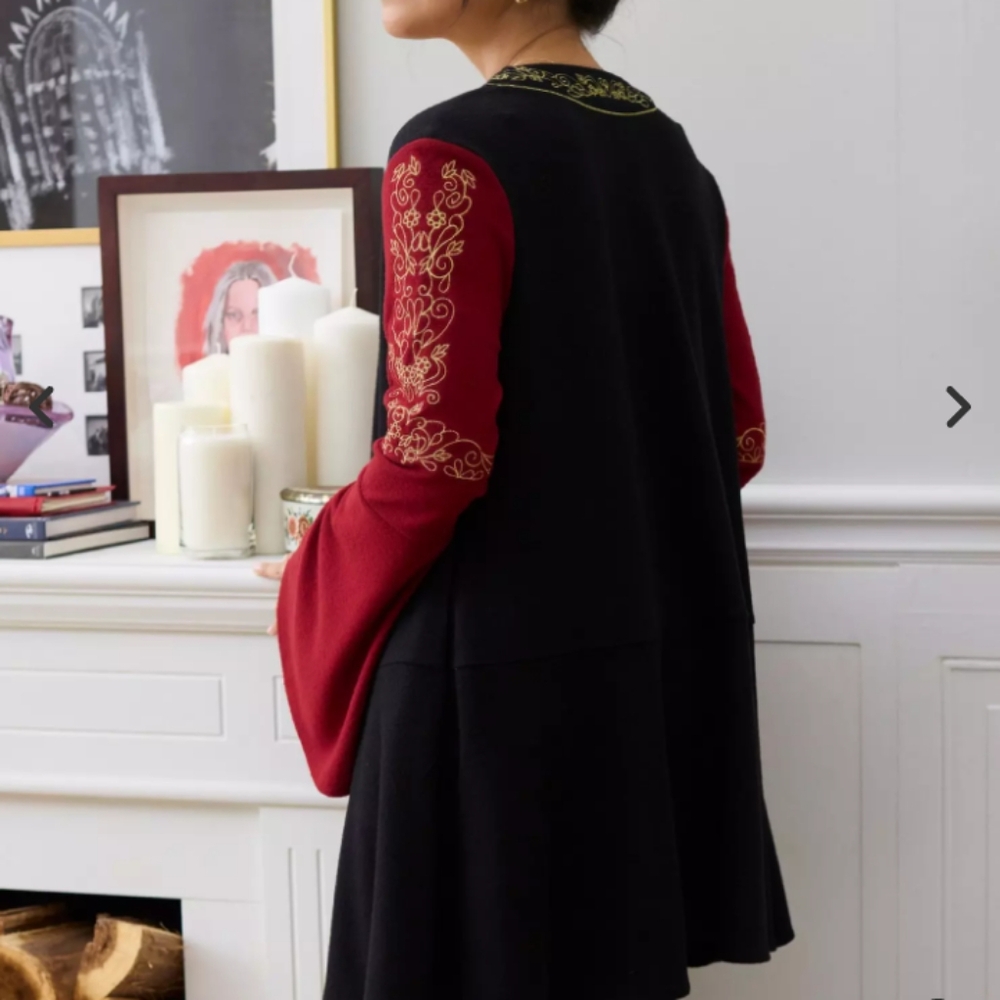 Elegant Black and Red Embroidered Cardigan Arwen Lord Of The Rings Her Universe - Picture 3 of 6